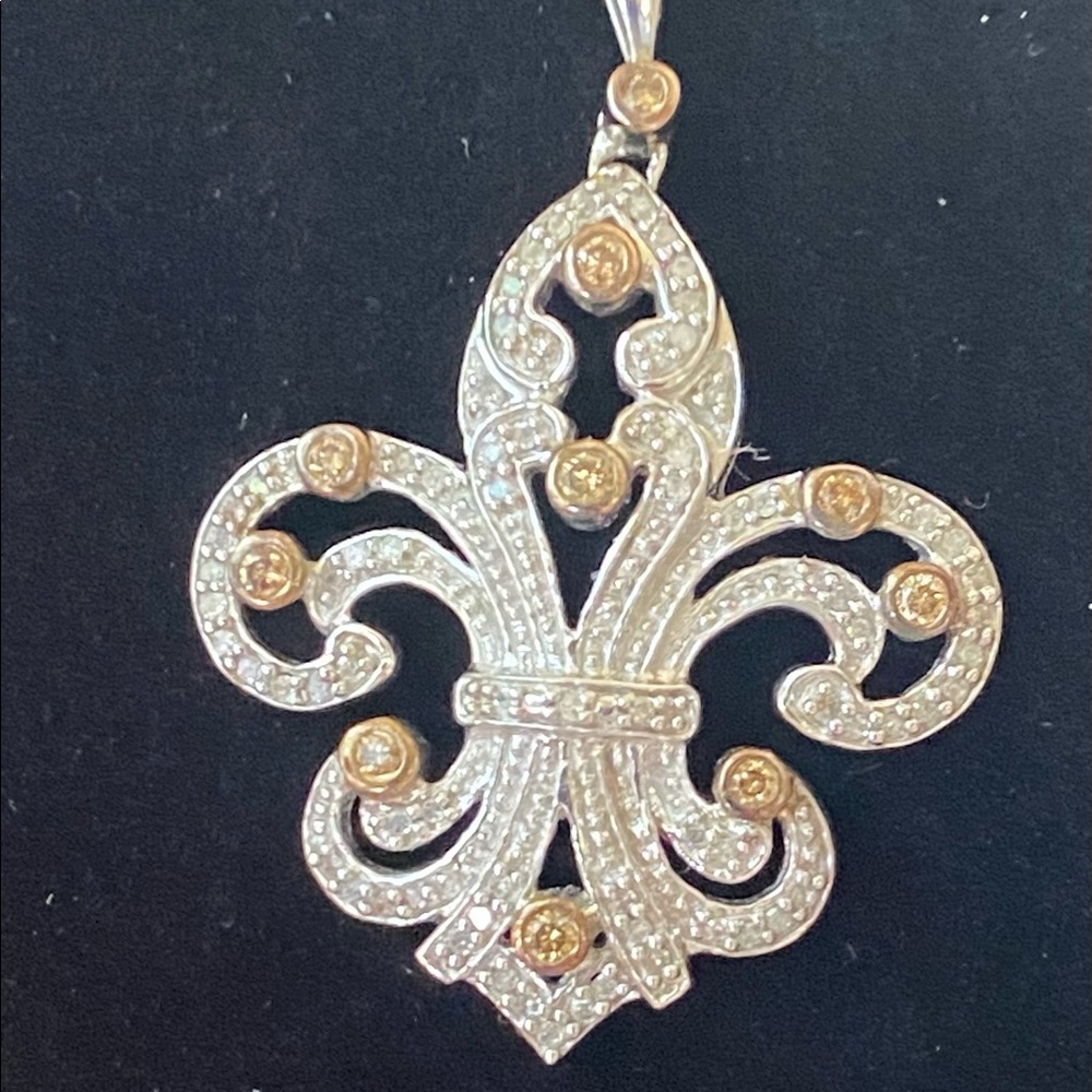 Fleur-de-lis pendant